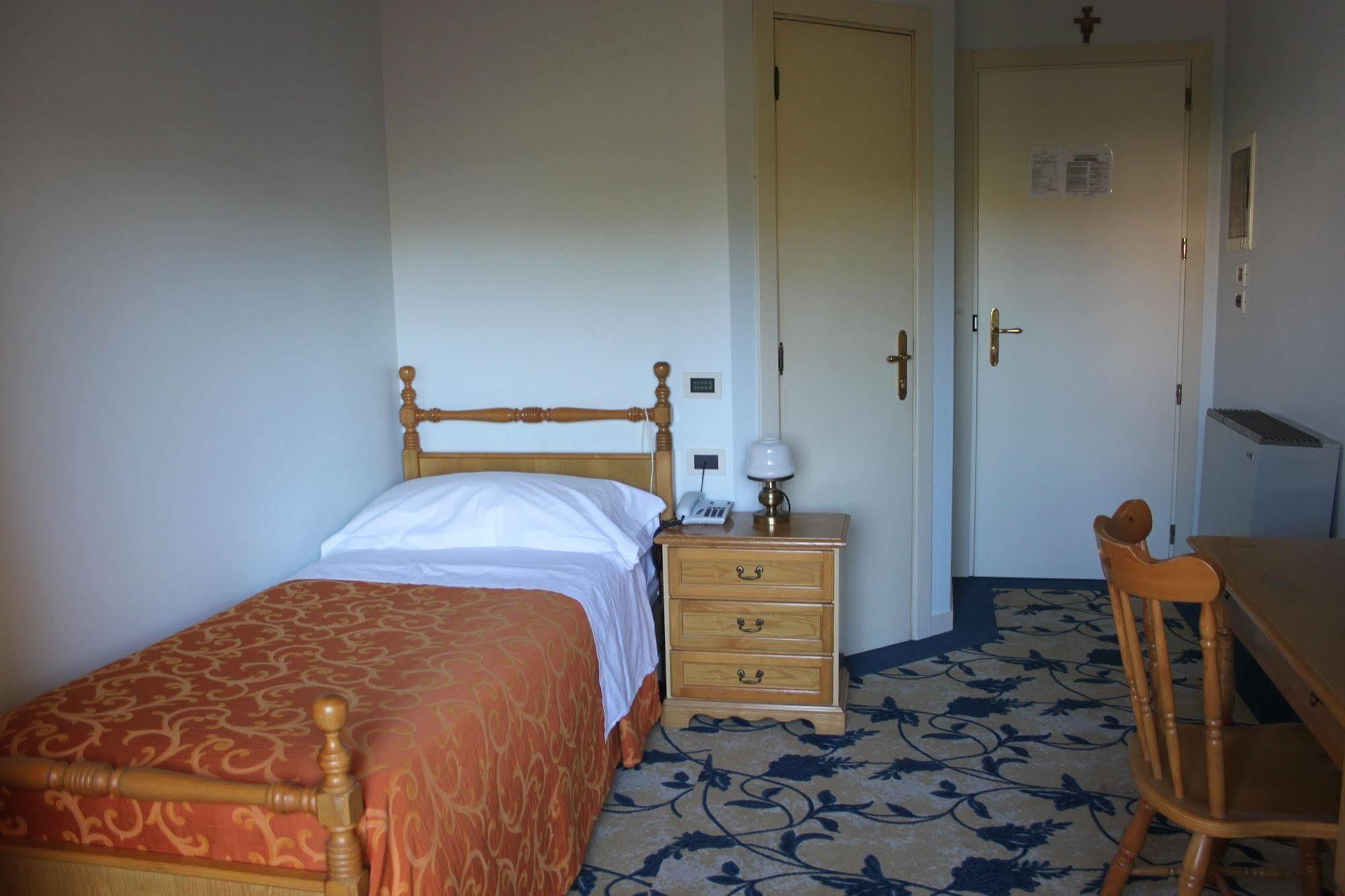 Hotel Girasole Civitanova Marche Εξωτερικό φωτογραφία