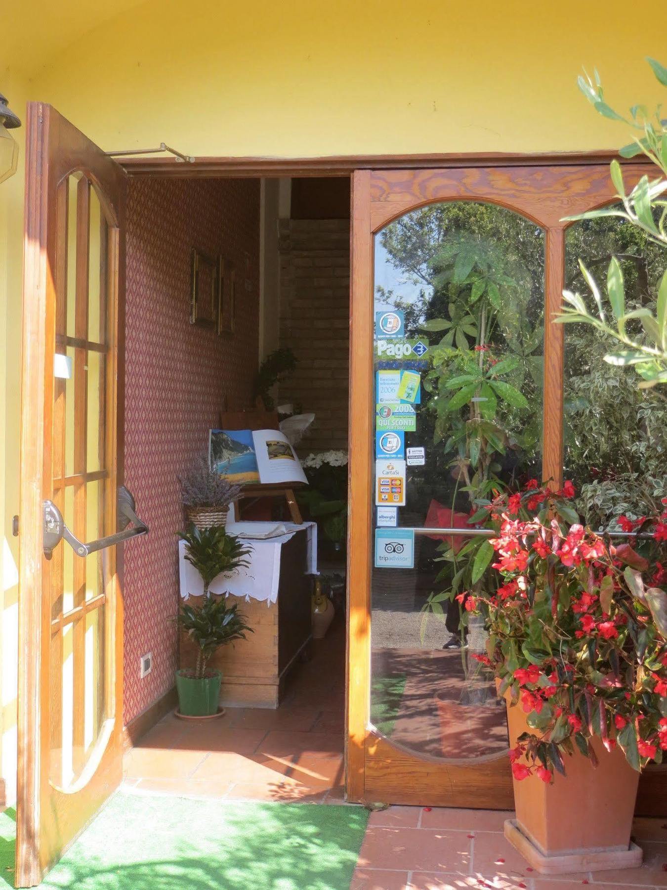 Hotel Girasole Civitanova Marche Εξωτερικό φωτογραφία